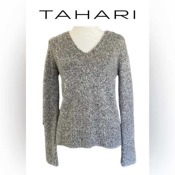 Tahari Sweaters - TAHARI Women’s V-Neck Pullover Sweater Sz Medium Gray Grey Soft Cozy Luxe